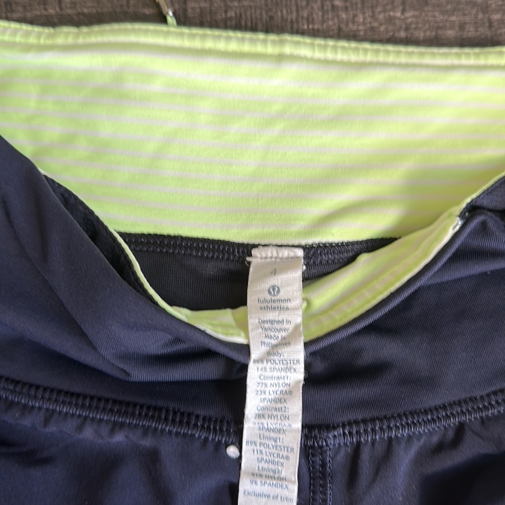 Lululemon shorts size 4 - Picture 2 of 7